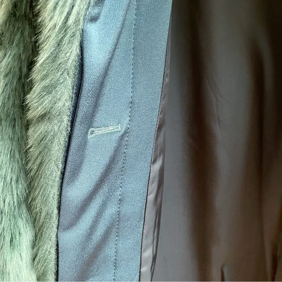 Babaton Fritz Faux Fur Jacket Size M Emerald Green Vegan Chubby Coat Cabincore - Picture 8 of 15
